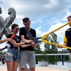 Pareja que se encadenó ahora es libre como el viento.