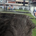 El suelo de la cancha se puede hundir  fácilmente, pues es relleno sanitario.