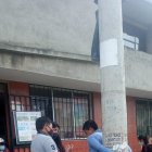 El retenido estuvo cerca de 30 minutos atado al poste. La gente le decía que no robe.