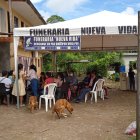 Allegados a la señora fueron al velorio que se hizo en la parte de afuera de la casa donde ocurrieron los hechos.