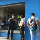 Agentes de la Policía Nacional custodiaban el sitio del suceso.