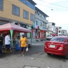 El delito se perpetró en este sector. Los falsos policías habrían parqueado en media calle.