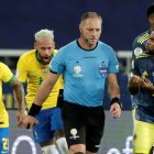 Néstor Pitana está en el ojo del huracán de los colombianos.