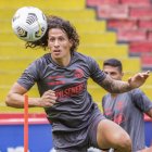 Williams Riveros sufrió una lesión en su tobillo y sería baja en Barcelona, para medir a Emelec.