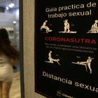 Estos letreros están ubicados en las habitaciones de algunos centros de tolerancia de Quito.