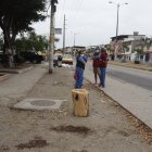 En este lugar se desplomó el agente, quien estaba de civil.