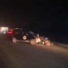 La moto y el auto destruidos evidencian la gravedad del impacto en la vía a Babahoyo.