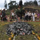 Chonta Negra fue el primero de los curanderos en pasar sobre el fuego.
