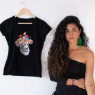 Pamela Pinto es diseñadora gráfica, profesión que la llevó al arte.