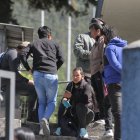 Los parientes del fallecido acudieron hasta la morgue para retirarlo.