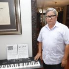 Era pianista y docente jubilado con 45 años de carrera en el mundo artístico.