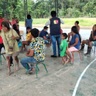 La administración de las dosis se inició el jueves, continúa este viernes y las personas vacunadas reciben seguimiento farmacológico tras la inoculación.