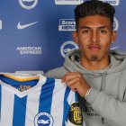 El jugador ecuatorian Jeremy Sarmiento fue presentado oficialmente por el Brighton de Inglaterra.