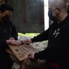 Una hora duró el ritual en la vivienda abandonada.