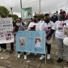 Familiares acudieron hasta las afueras del Tribunal Penal para exigir la sanción.