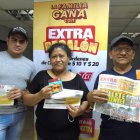 Byron Cárdenas, Emma del Rocío Tomalá y Rodolfo Reyes se llevaron sus órdenes de compra de alimentos y tanqueo. Seguirán participando con harta fe.