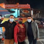 Un carrito  

de comida 

tiene la mejor salchipapa

 que Juank ha probado en NY.