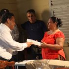 El director César Carmigniani dirigiendo la filmación.