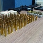 Los pertrechos mostrados por la Policía luego de su incautación.