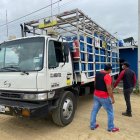 Las autoridades durante la incautación