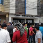 Varias personas derramaron lágrimas de desesperación afuera de la entidad.