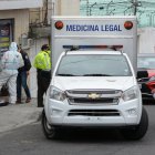 El cadáver fue localizado al interior del local de venta de accesorios de autos.