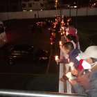 Familiares de los detenidos encendieron velas y gritaban libertad.