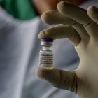 La tercera dosis sería una opción viable para neutralizar la variante delta, informó la compañía.