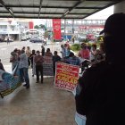 Los maestros jubilados se concentraron en los bajos de la Subsecretaría de Educación de la Zona 8.