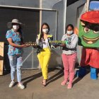 Mediante un acto se entregaron simbólicamente las plántulas a algunas familias.