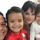 Jorge Luis junto a su esposa e hijas, Noelia y Olivia.