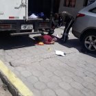 La mujer murió al instante, según los testigos del hecho. Agentes levantaron evidencias.