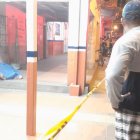 La policía, hasta  ayer en la mañana, indagaba la identidad de este ciudadano que fue baleado en el centro de Samborondón.