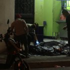 Dos de los tres jóvenes baleados  fallecieron en el local; el otro en una casa de salud.