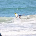 Mimi Barona durante su participación en la prueba de surf de los Juegos Olímpicos de Tokio.