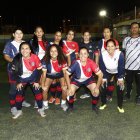 Cristina Zambrano (blanco) es la arquera del equipo Ubar desde hace cinco años.