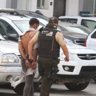 El involucrado tenía en su poder una pistola, un martillo, dinero en efectivo, entre otros objetos. Es de nacionalidad venezolana.