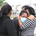 Presuntos sicarios balean a conductor de bus intercantonal.