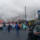 Un grupo de maestros marchan y queman llantas en la vía Durán-Puntilla, exigen la vigencia de Ley de Educación reformada.