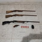 El armamento encontrado en dos casas de Santa Ana.