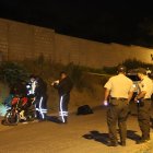 Agentes de Criminalística llegaron al lugar para levantar los indicios; la zona fue resguardada por policías.