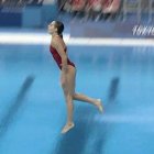 Momento en que la candiense Ware cayó al agua sin poder hacer sus trucos.