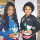 Tamara Salazar y Neisi Dajomes comparten la pasión por el levantamiento de pesas.