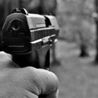 La víctima recibió un tiro en la espalda. Sus familiares dijeron a la Policía que estaba amenazo.