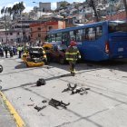 Los vehículos quedaron completamente destrozados.