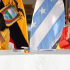 La ministra de Inclusión, Mae Montaño y la directora del Senae, Carol Ruiz, aplauden por el acuerdo logrado en favor de la gente que más necesita.