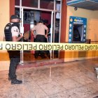 Los delincuentes pretendían hacer explotar el cajero para llevarse el dinero.