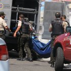 Cuando los familiares de la adulta mayor intentaron salvarla, fue demasiado tarde. La perra la había matado a mordiscos.