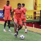 Jefferson Perlaza en uno de los últimos entrenamientos de Barcelona.