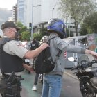 En el sector de El Ejido, en el centro-norte de la capital, se realizan constantes operativos para buscar personas que lleven armas blancas.